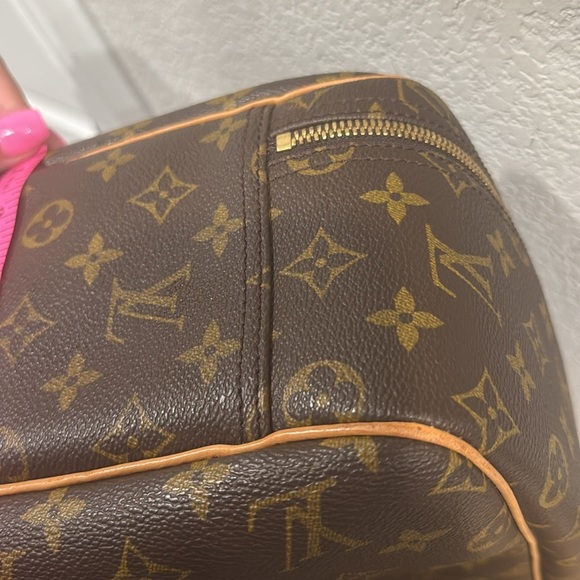 Louis Vuitton Excursion Bag - Picture 16 of 17